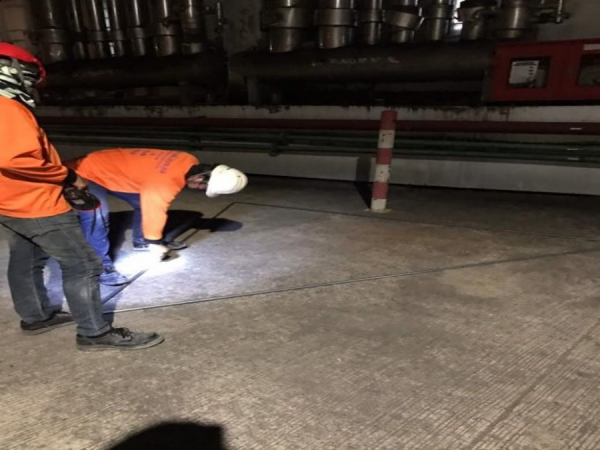 กรีดพื้น