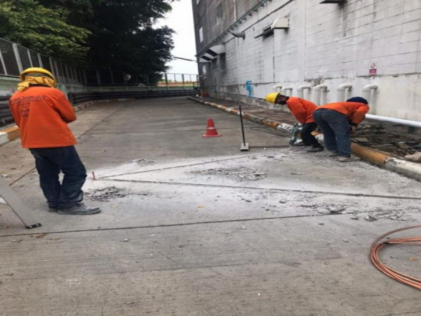 สกัดพื้นพร้อมตอก Ground Rod